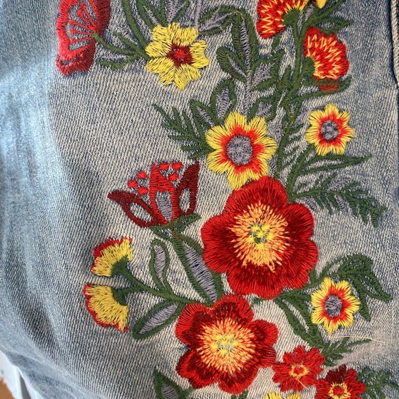 Zara custom floral stitched jeans - Picture 3 of 3
